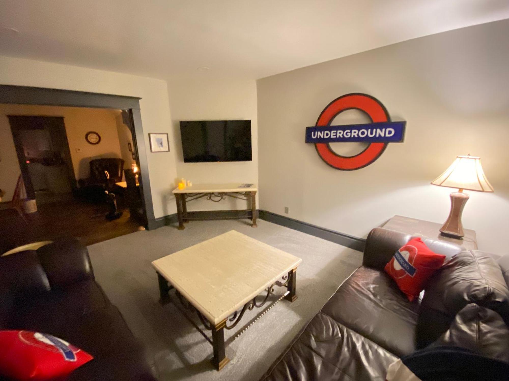 Red Door - The London Maisonette Exterior photo